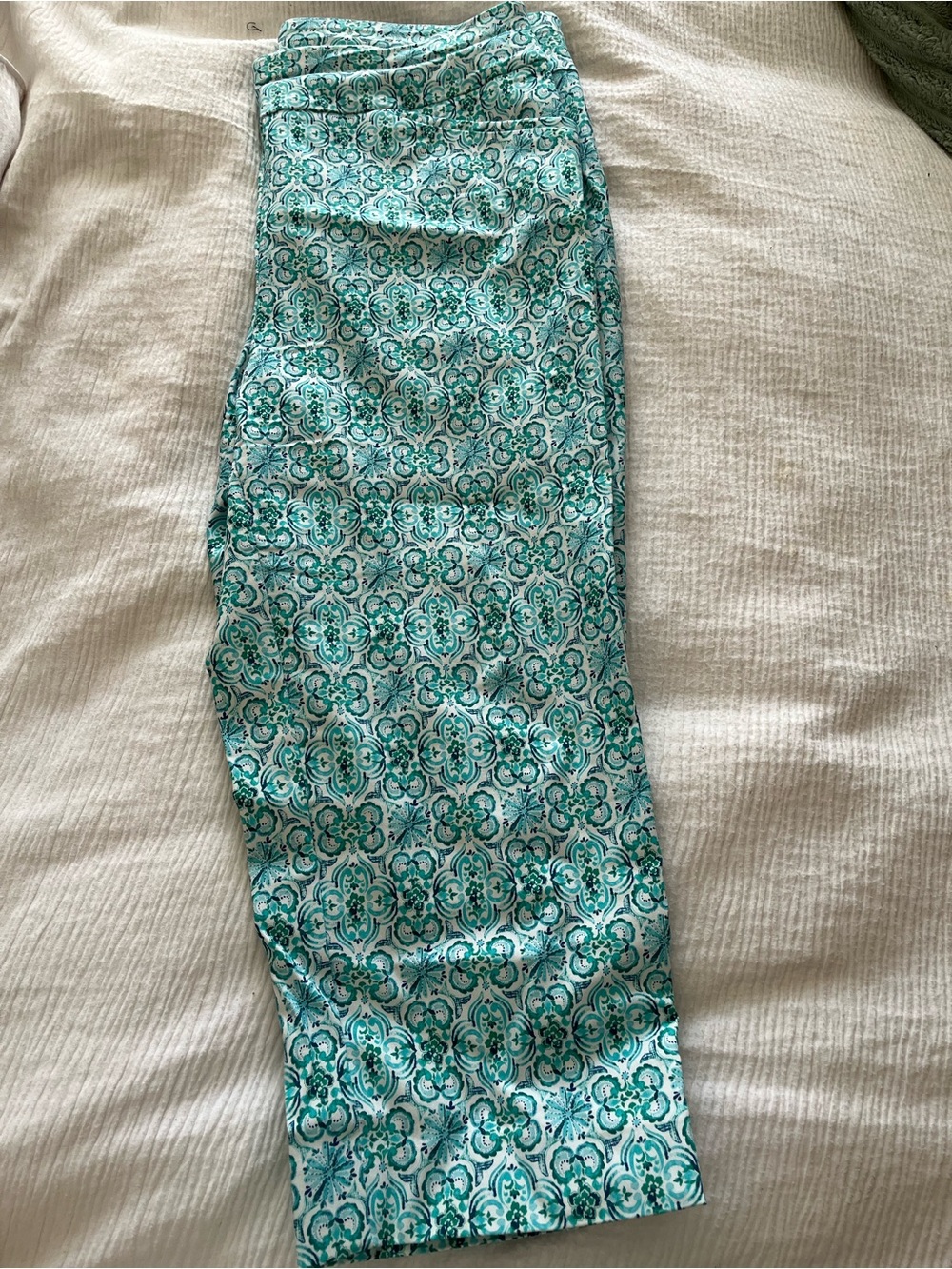 Teal & White Patterned Capri pant
